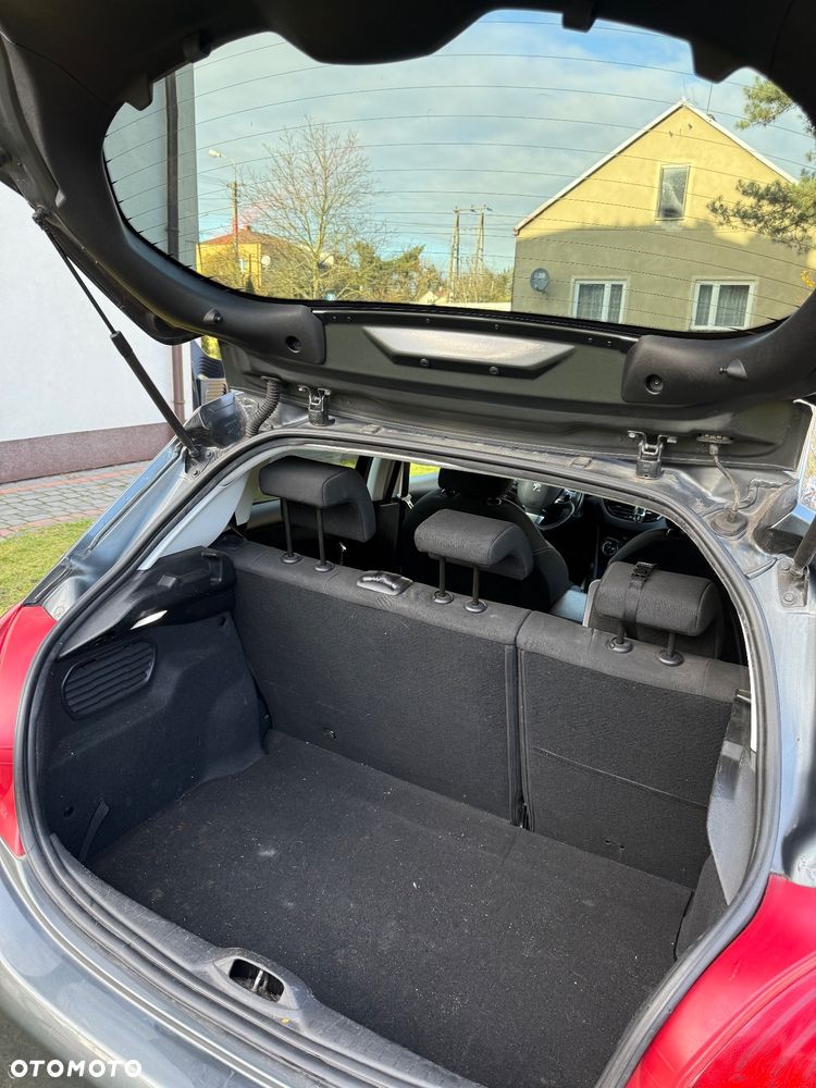 Peugeot 208 - 32