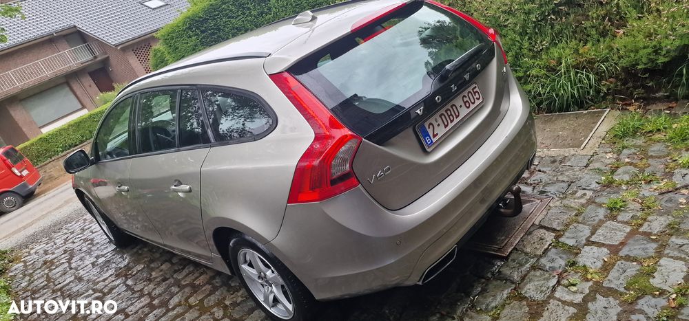 Volvo V60 D4 Momentum - 8