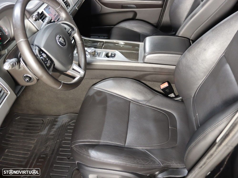 Jaguar XF 2.2 D Premium Luxury - 9