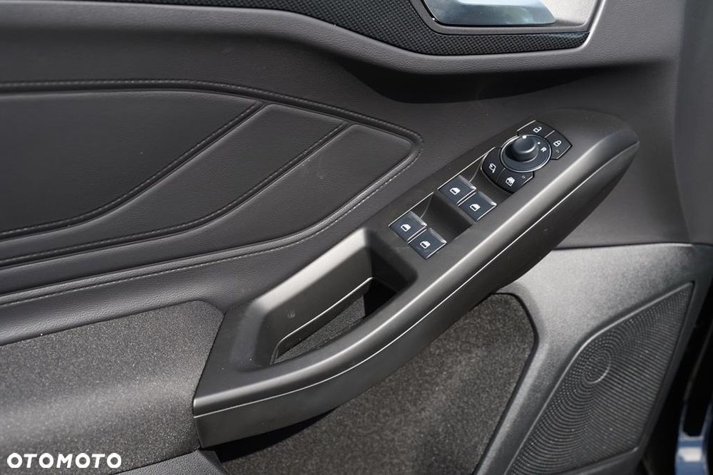 Ford Focus 1.0 EcoBoost mHEV ST-Line X - 13