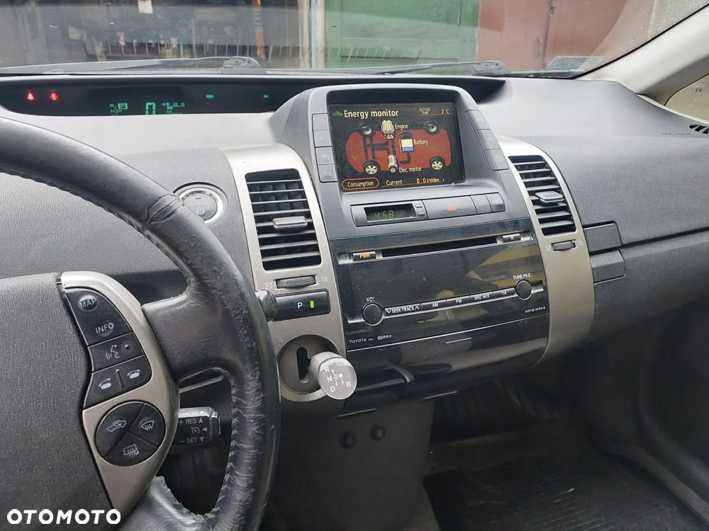 Toyota Prius 1.5 VVT-i Prestige - 4