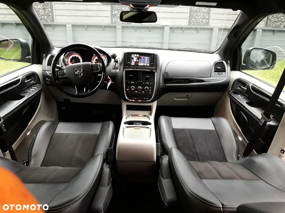 Dodge Grand Caravan - 24