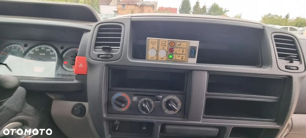 Nissan CABSTAR - 20