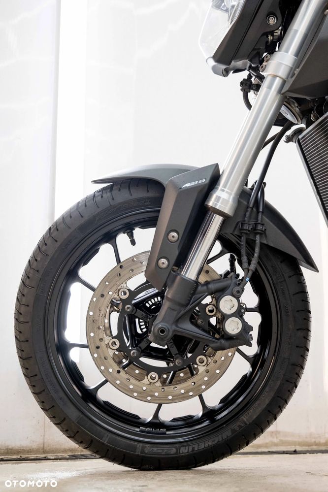 Yamaha MT - 28