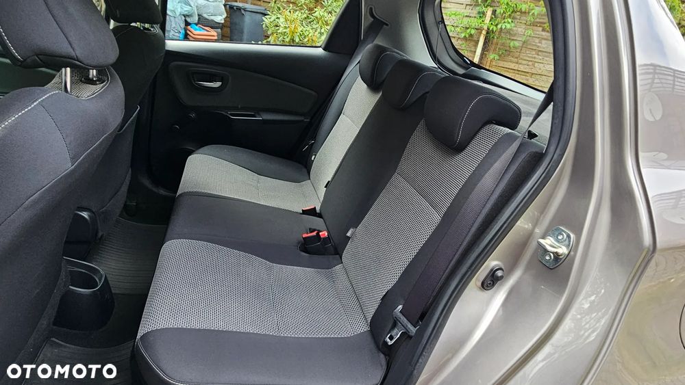 Toyota Yaris Hybrid 100 Dynamic - 23