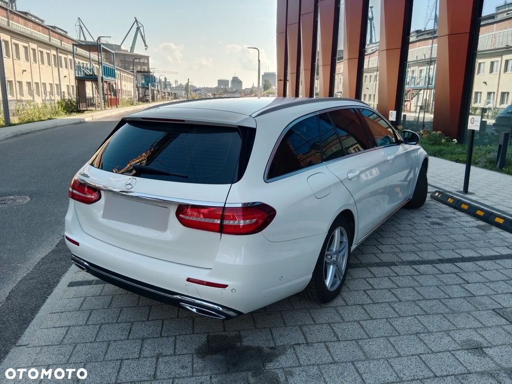 Mercedes-Benz Klasa E 220 d T 9G-TRONIC Avantgarde - 4