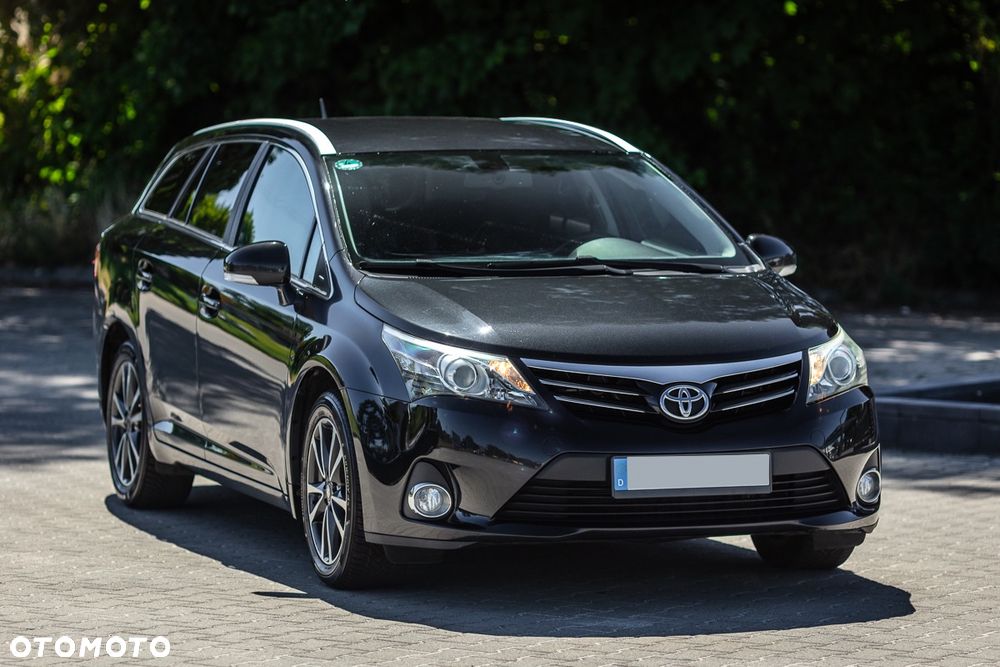 Toyota Avensis 2.2 D-4D Executive - 1