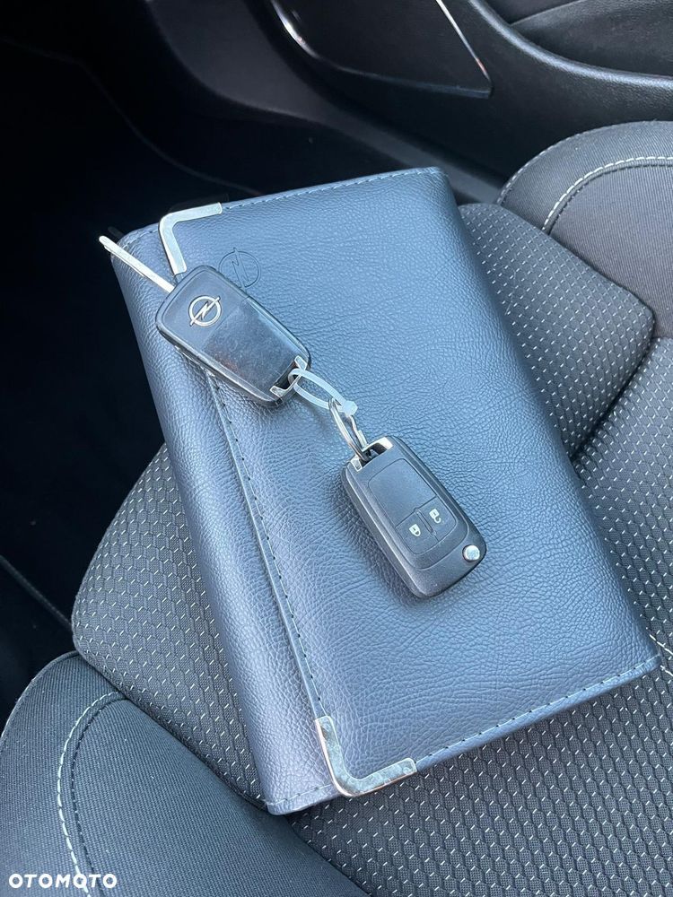 Opel Astra 1.4 Turbo 150 Jahre - 13