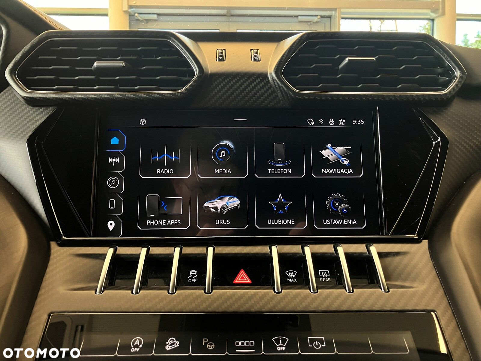 Lamborghini Urus - 12