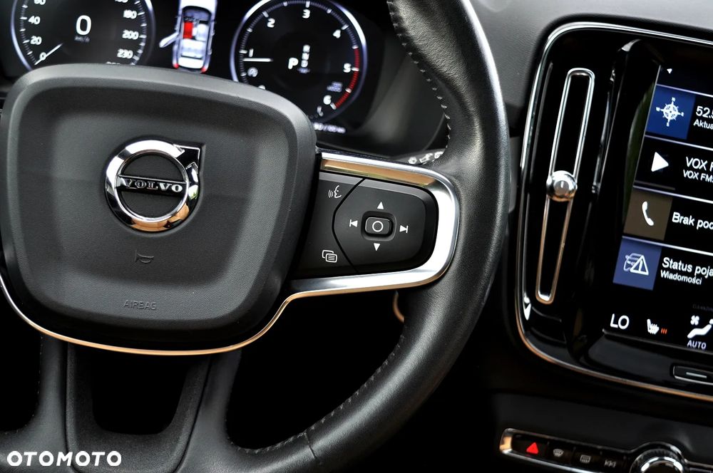 Volvo XC 40 D4 AWD Momentum Pro - 36