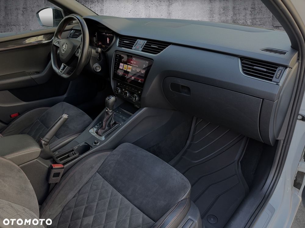 Skoda Octavia 2.0 TSI RS Challenge 245 DSG - 11