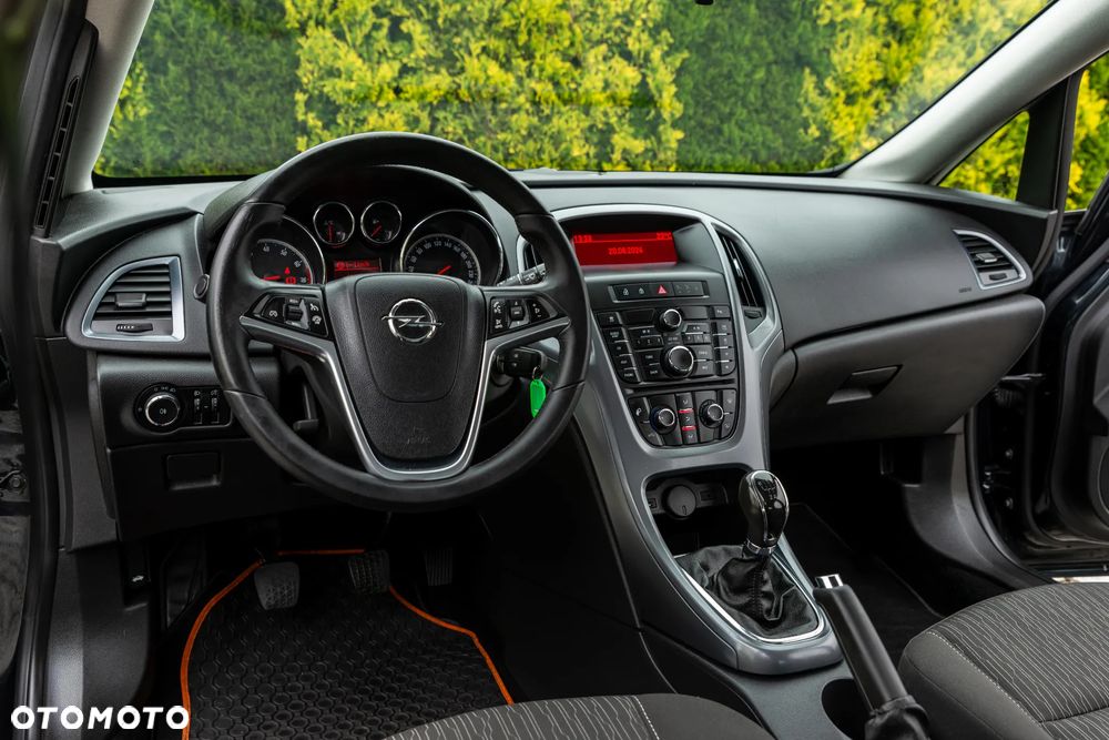 Opel Astra IV GTC 1.4 Active - 32