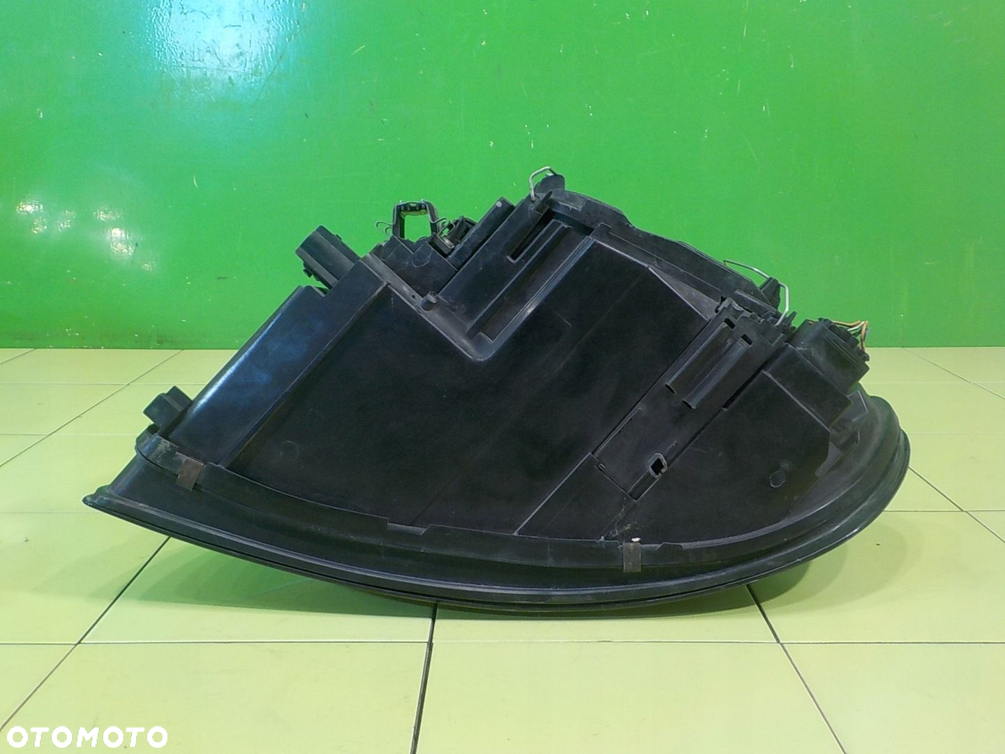 VOLVO C70 II 2.4 B AUT 07r 2D lampa prawa przod 31283042 - 6