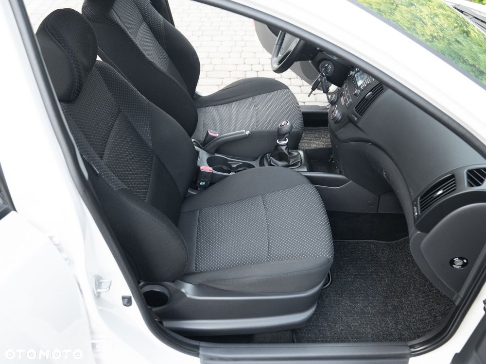 Hyundai i30 1.4 Blue Comfort - 24