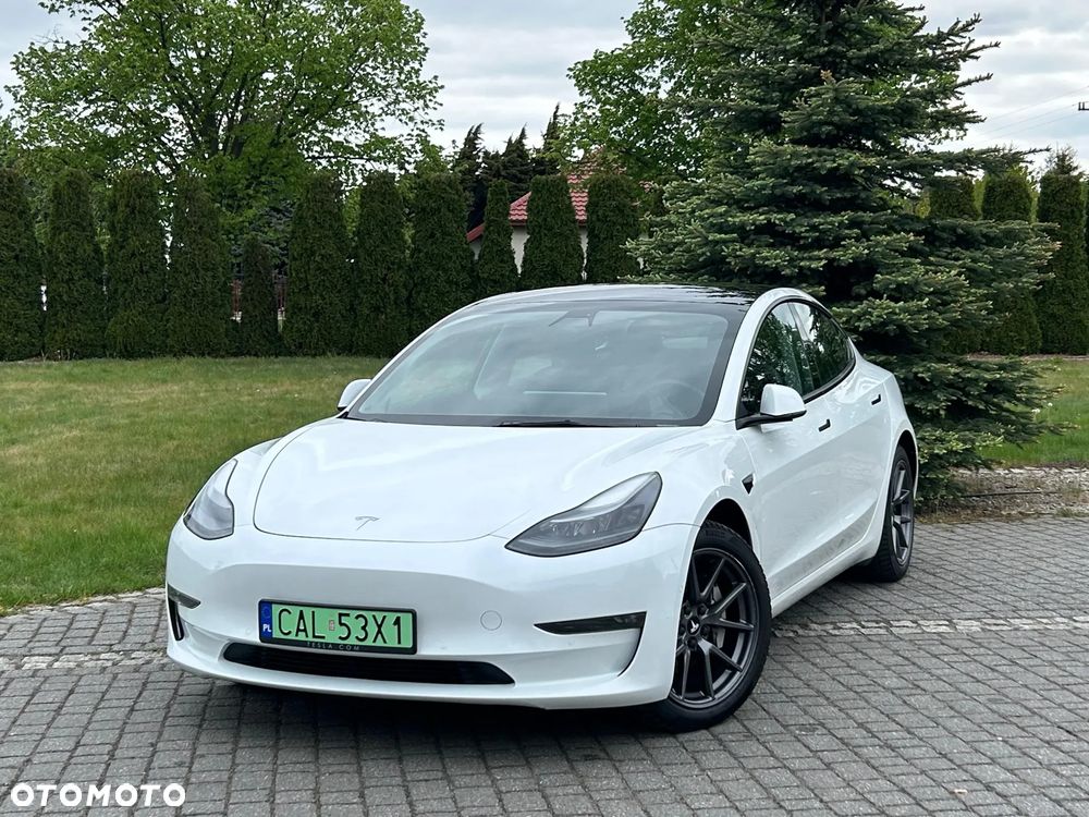 Tesla Model 3 - 1