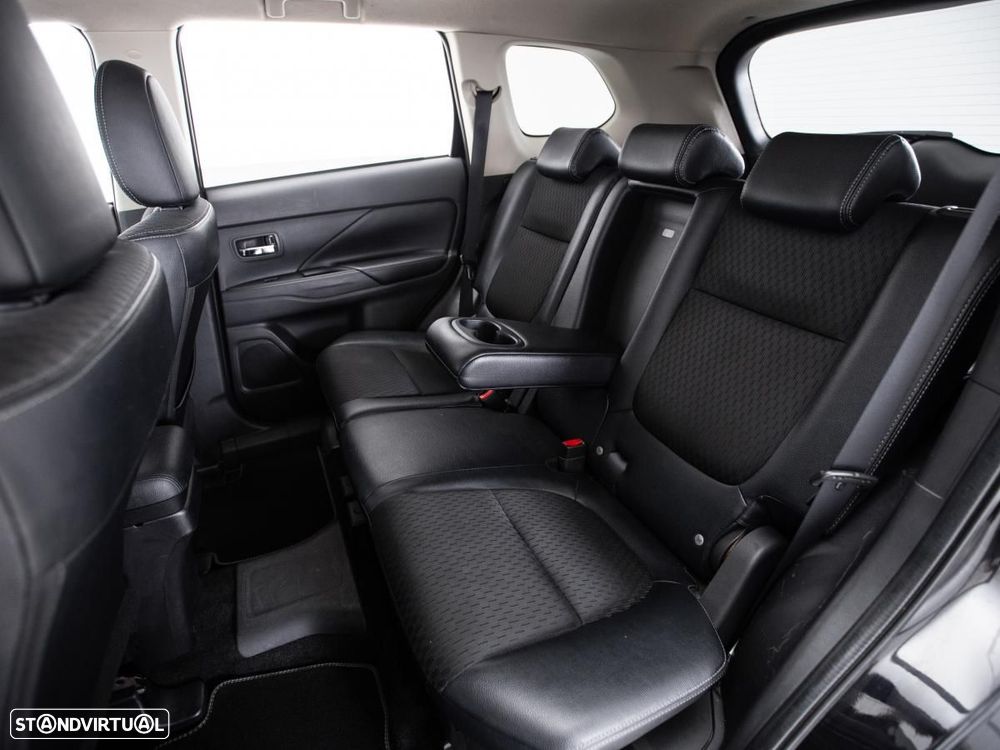 Mitsubishi Outlander - 10