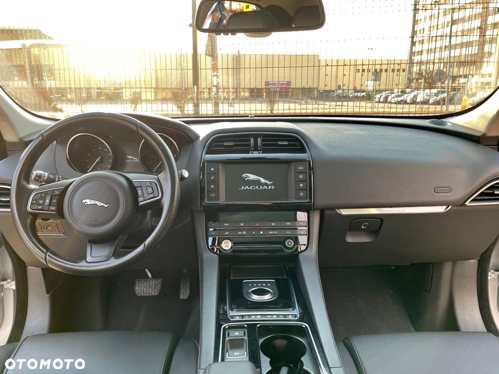 Jaguar F-Pace - 5