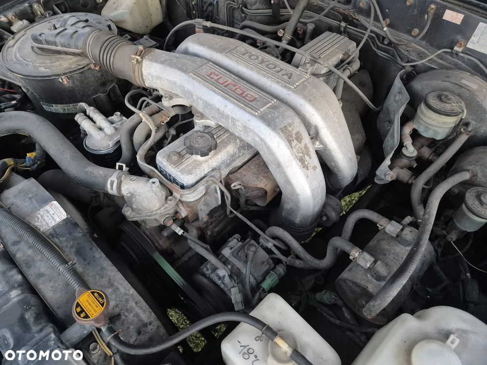 Toyota Land Cruiser - 32