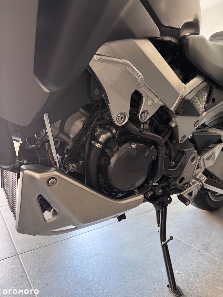 Honda VFR - 8