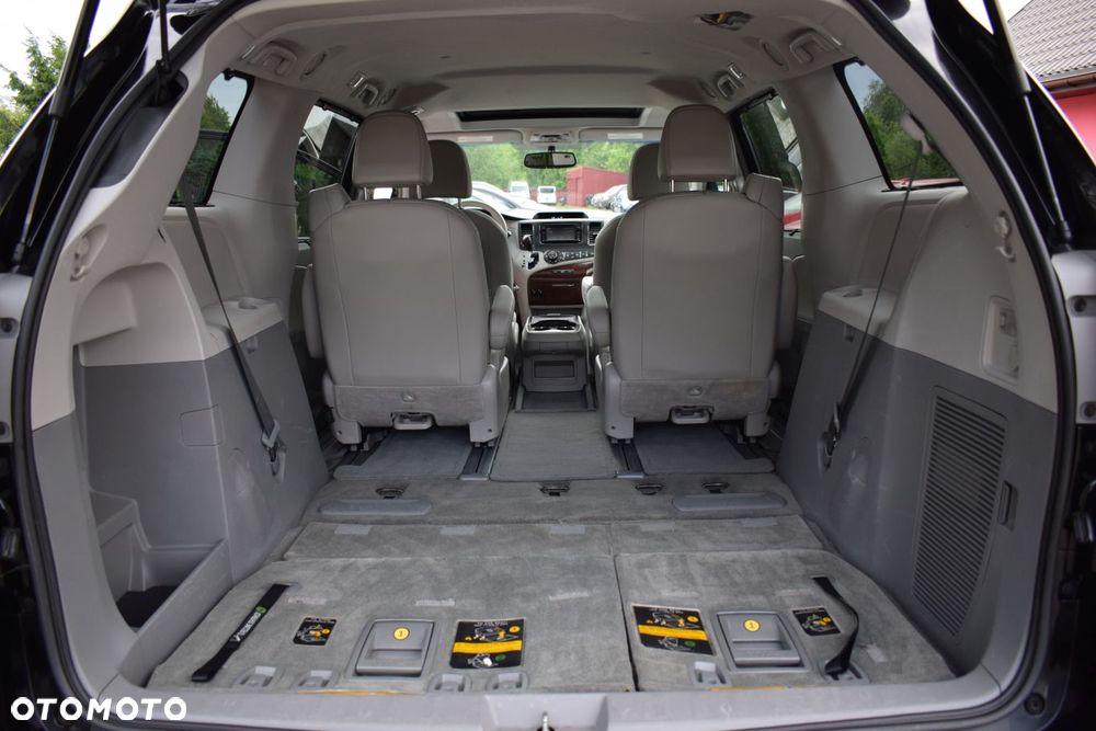 Toyota Sienna - 13