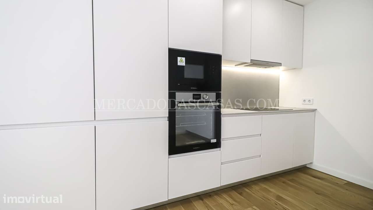 Apartamento T2 Moderno no Último Andar Centro de Espinho - Grande imagem: 4/18