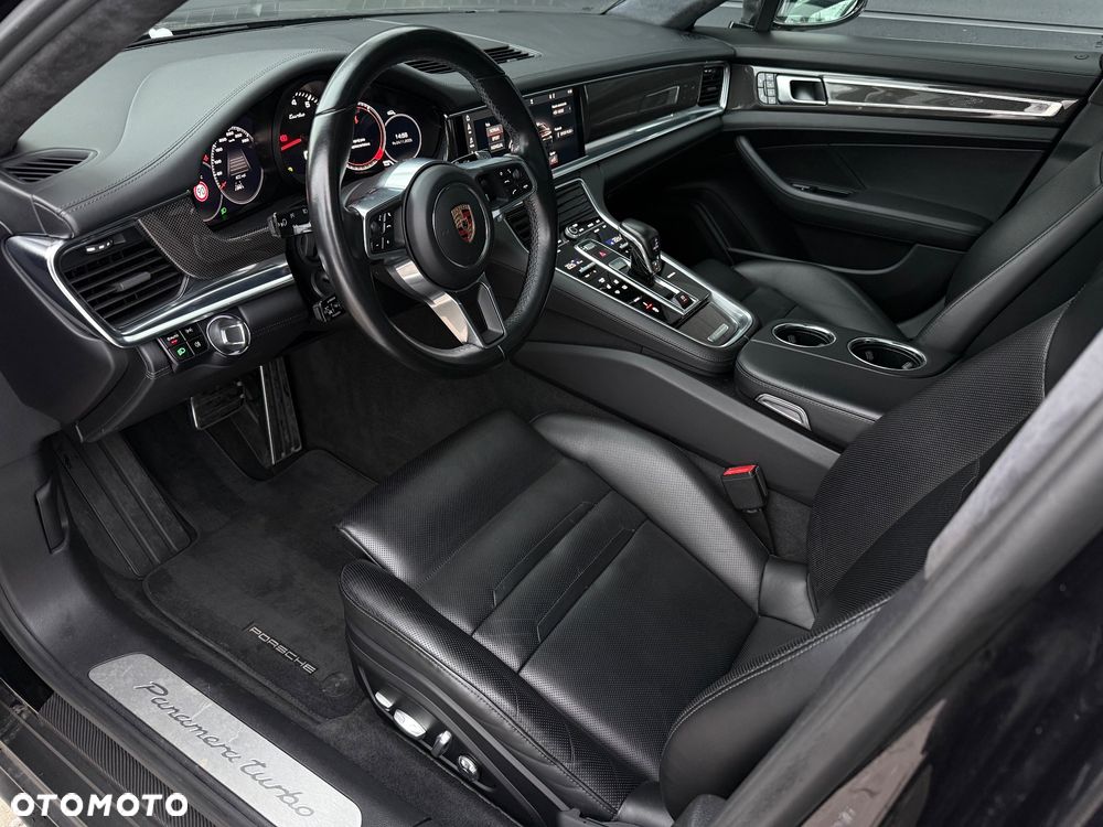 Porsche Panamera Turbo - 33