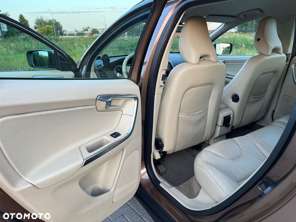 Volvo XC 60 D5 AWD Momentum - 18