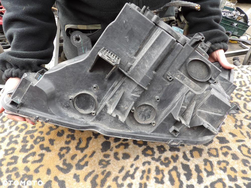 BMW - F25 - PRAWA LAMPA PRZEDNIA - H7 - USZKODZONE SZKŁO - UK - 8