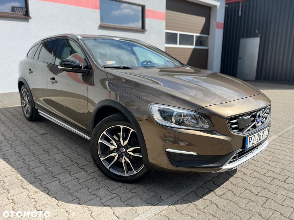 Volvo V60 Cross Country T5 AWD Summum - 2