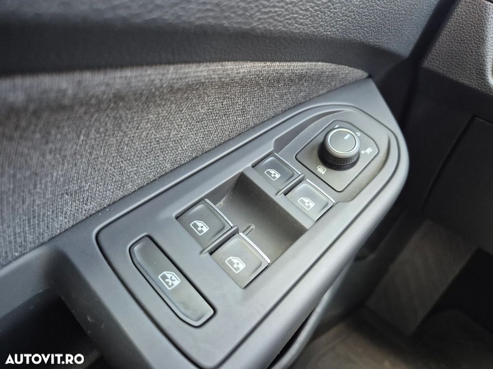 Volkswagen Golf 1.0 eTSI DSG MHEV Life - 31