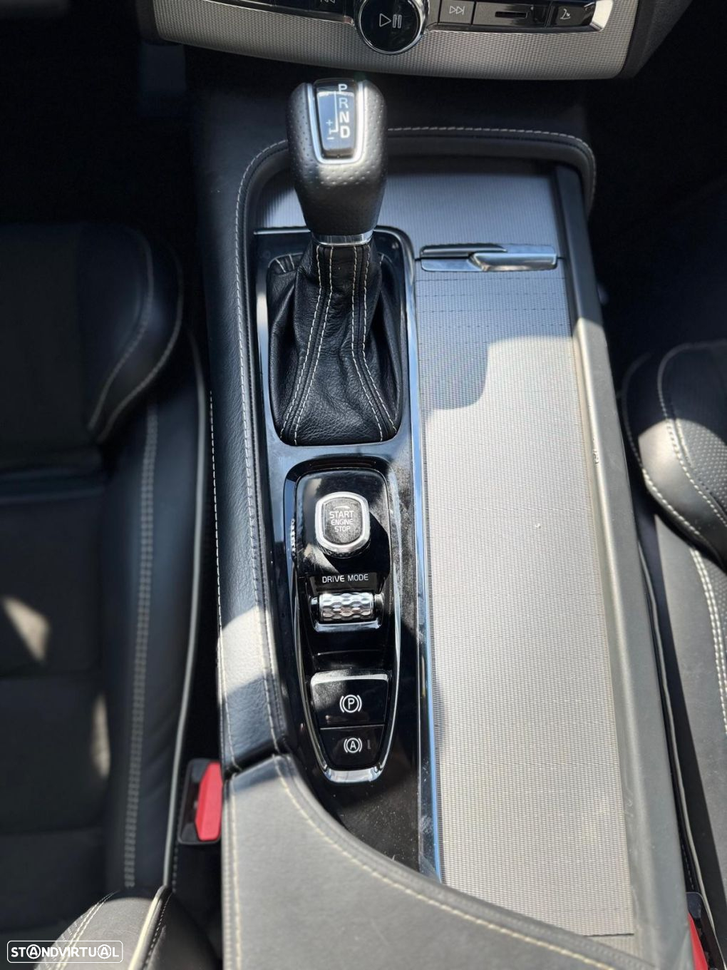 Volvo XC 90 2.0 D4 R-Design - 36