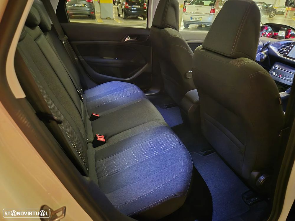 Peugeot 308 SW 1.6 BlueHDi Style - 32