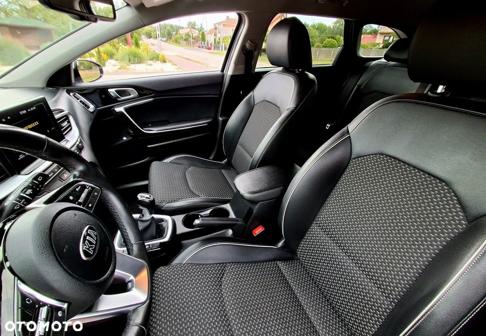 Kia Ceed 1.4 T-GDI OPF Platinum Edition - 35