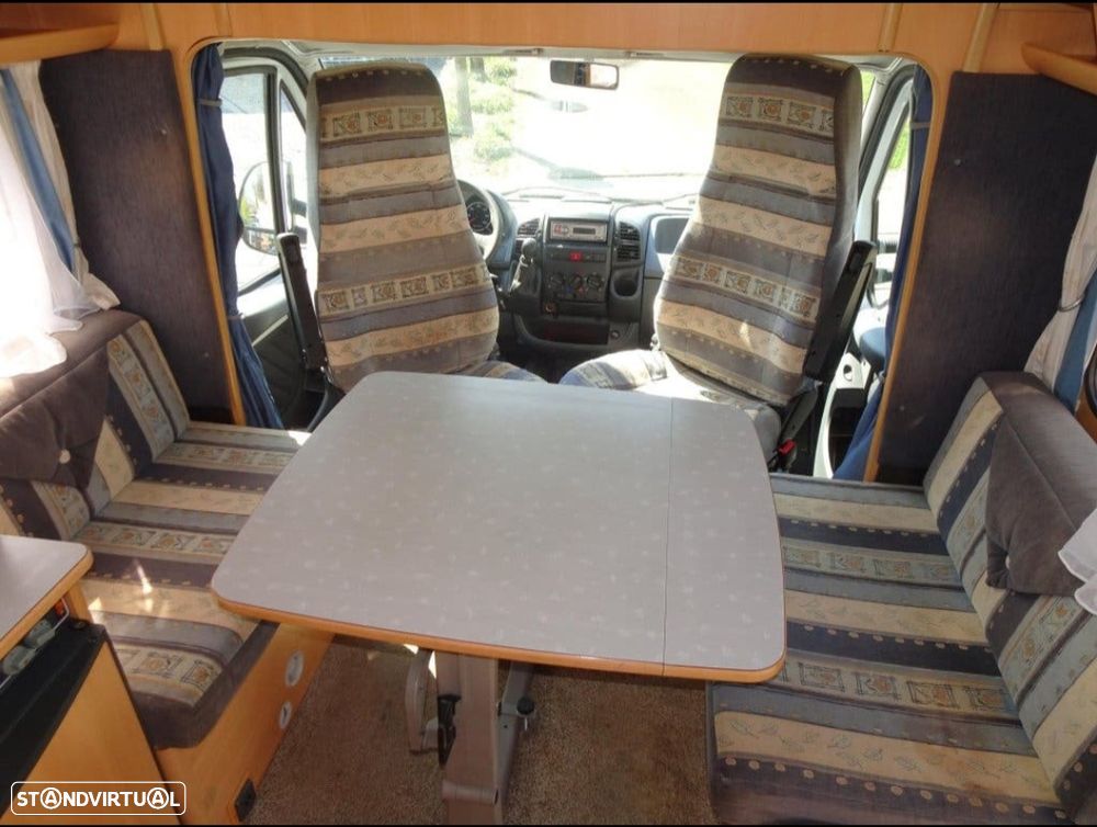 Dethleffs Globetrotter CAMA FRANCESA E COZINHA EM L - 4