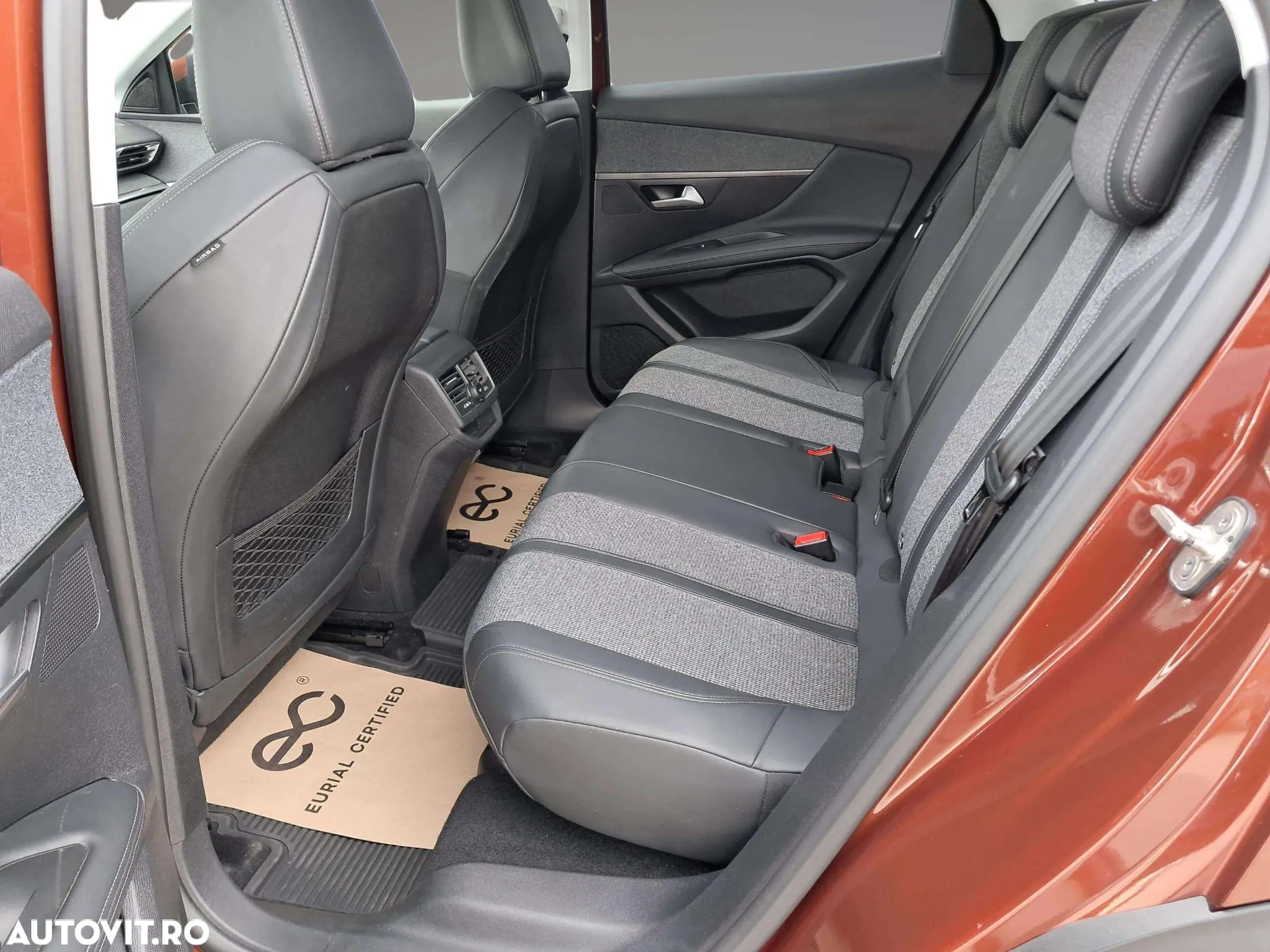Peugeot 3008 1.6 PureTech Turbo S&S EAT8 Active - 9