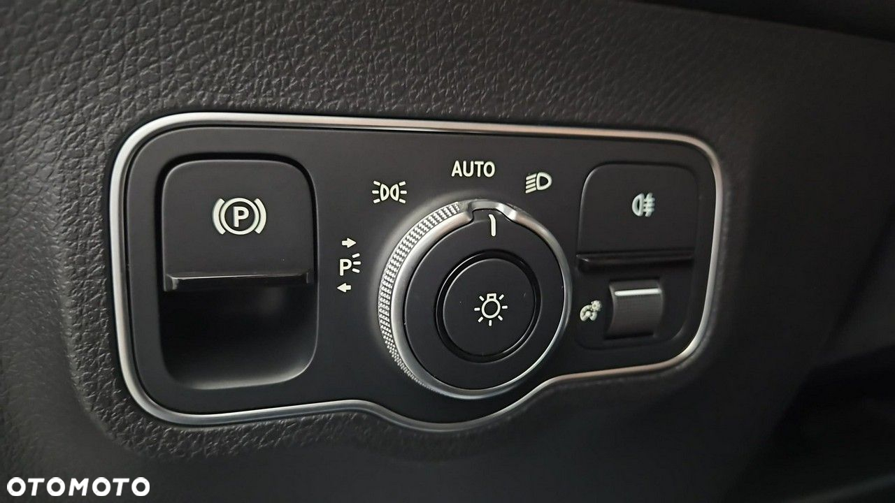 Mercedes-Benz GLB 200 d Progressive 8G-DCT - 17
