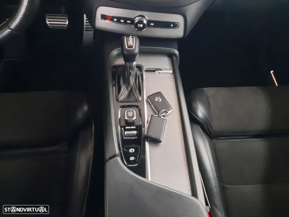 Volvo XC 90 2.0 D4 R-Design - 33