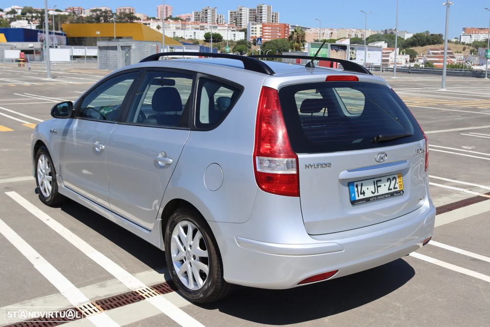 Hyundai i30 CW 1.4 CVVT Blue Comfort - 4