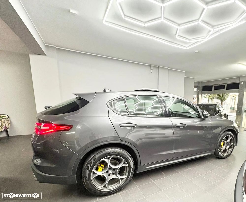 Alfa Romeo Stelvio — fotografia 2