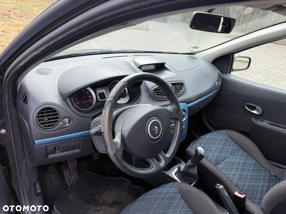Renault Clio 1.2 16V 75 Expression - 12