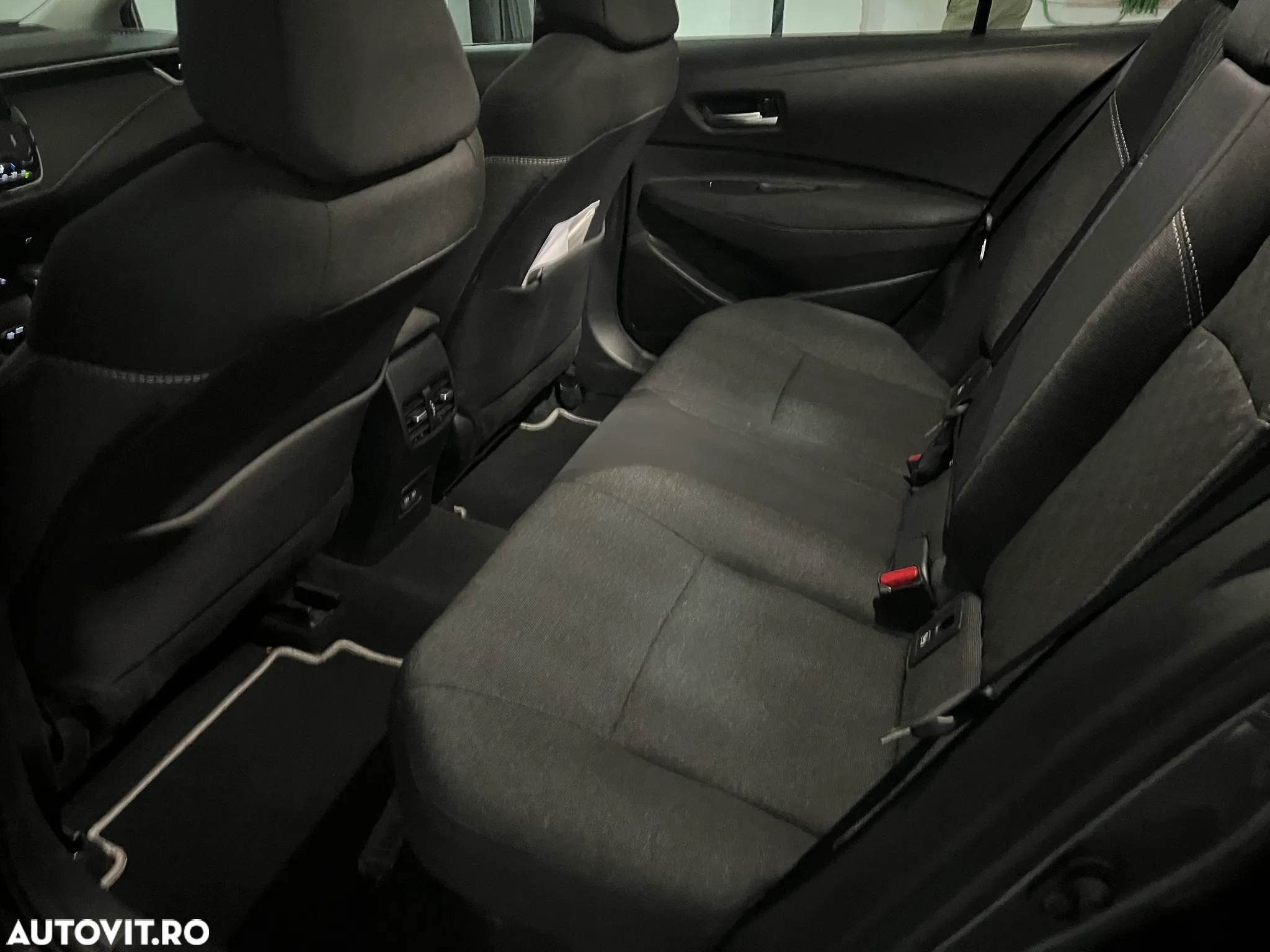 Toyota Corolla 1.8 HSD Business - 21