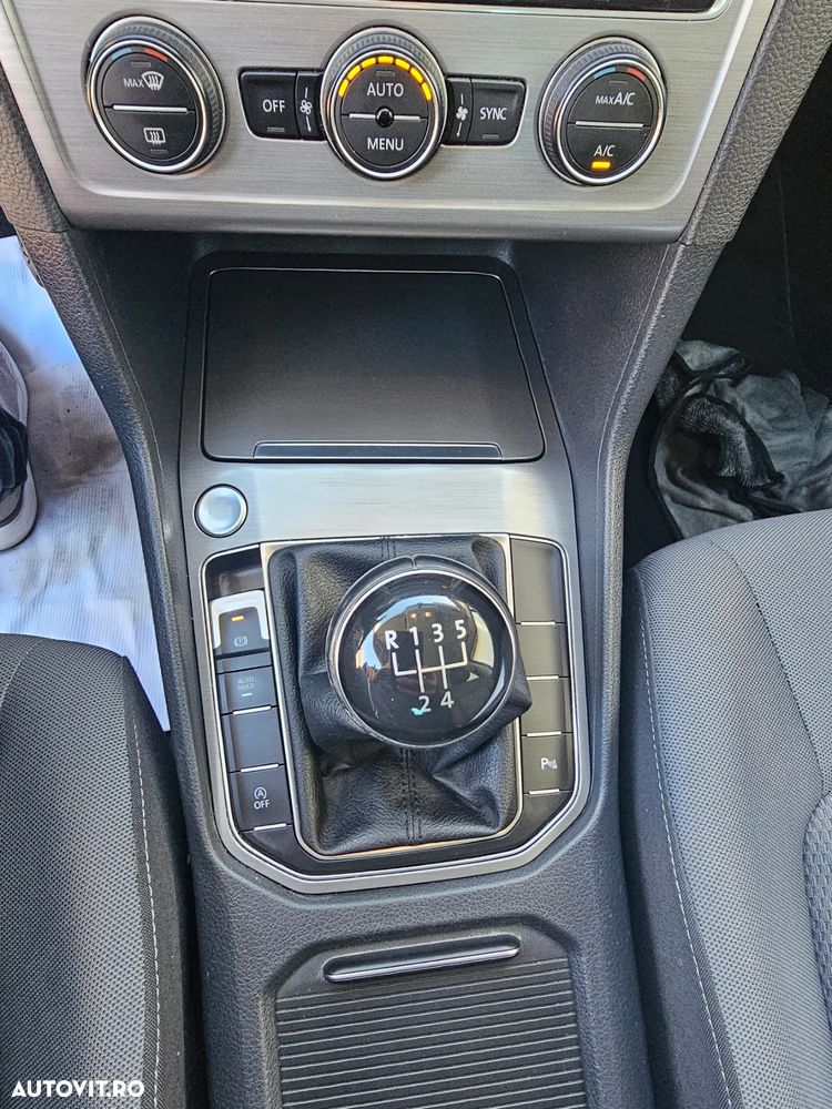 Volkswagen Golf Sportsvan - 10