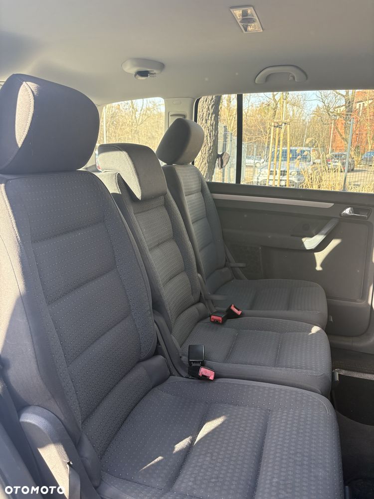 Volkswagen Touran - 5