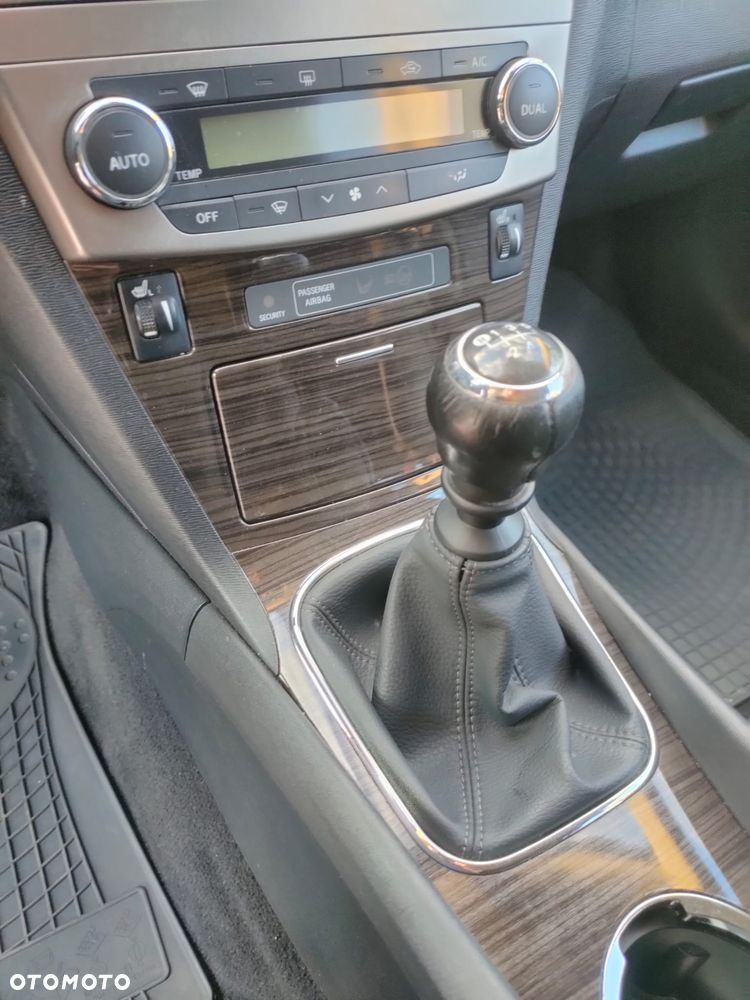 Toyota Avensis 2.0 D-4D Premium - 8