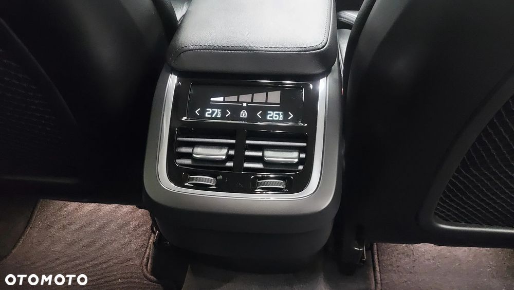 Volvo XC 60 B4 B Plus Dark - 15