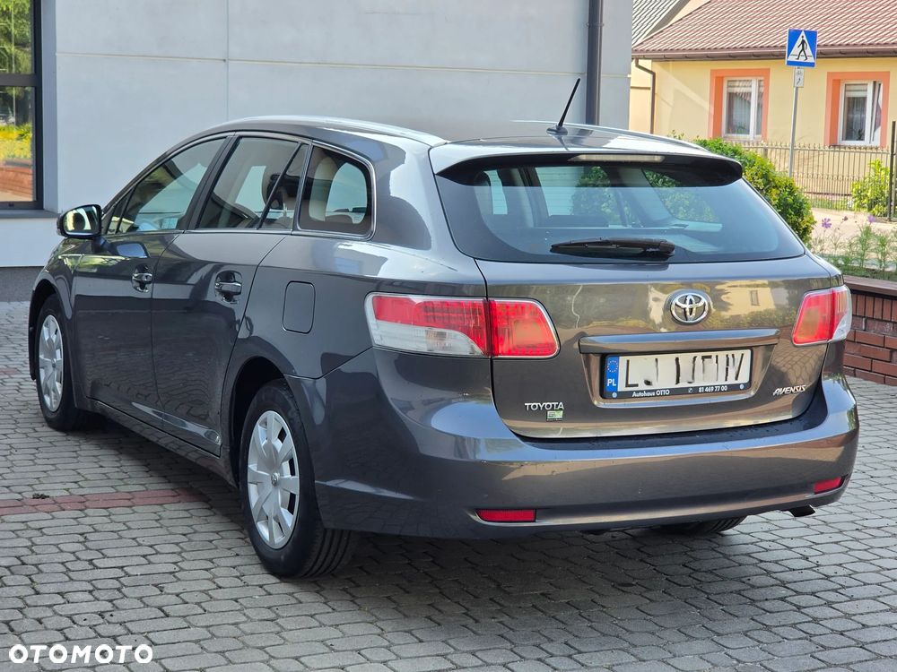 Toyota Avensis 2.0 D-4D - 6