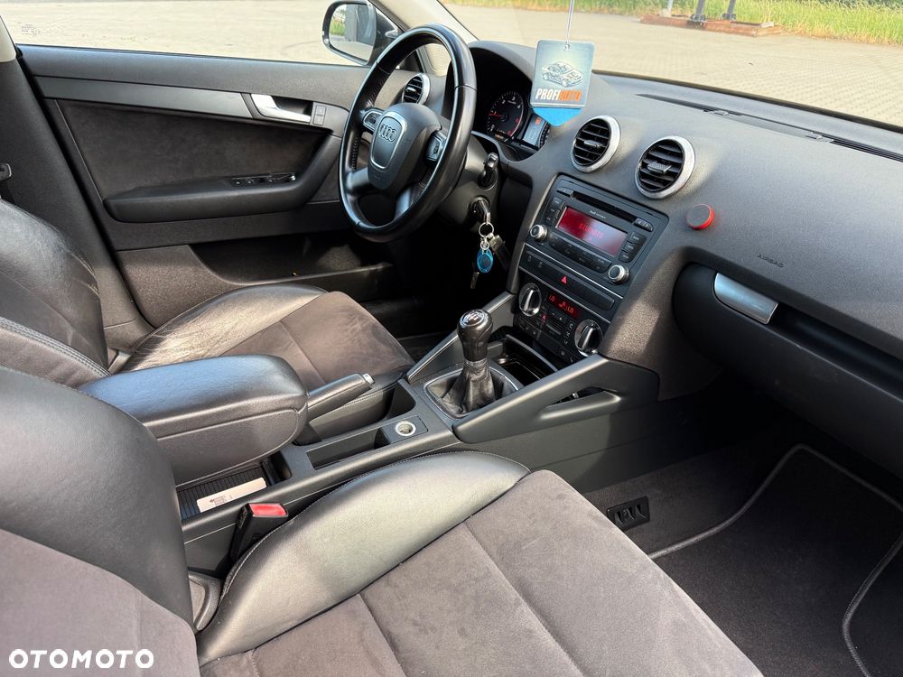 Audi A3 Sportback 1.6 TDI DPF Ambiente - 6