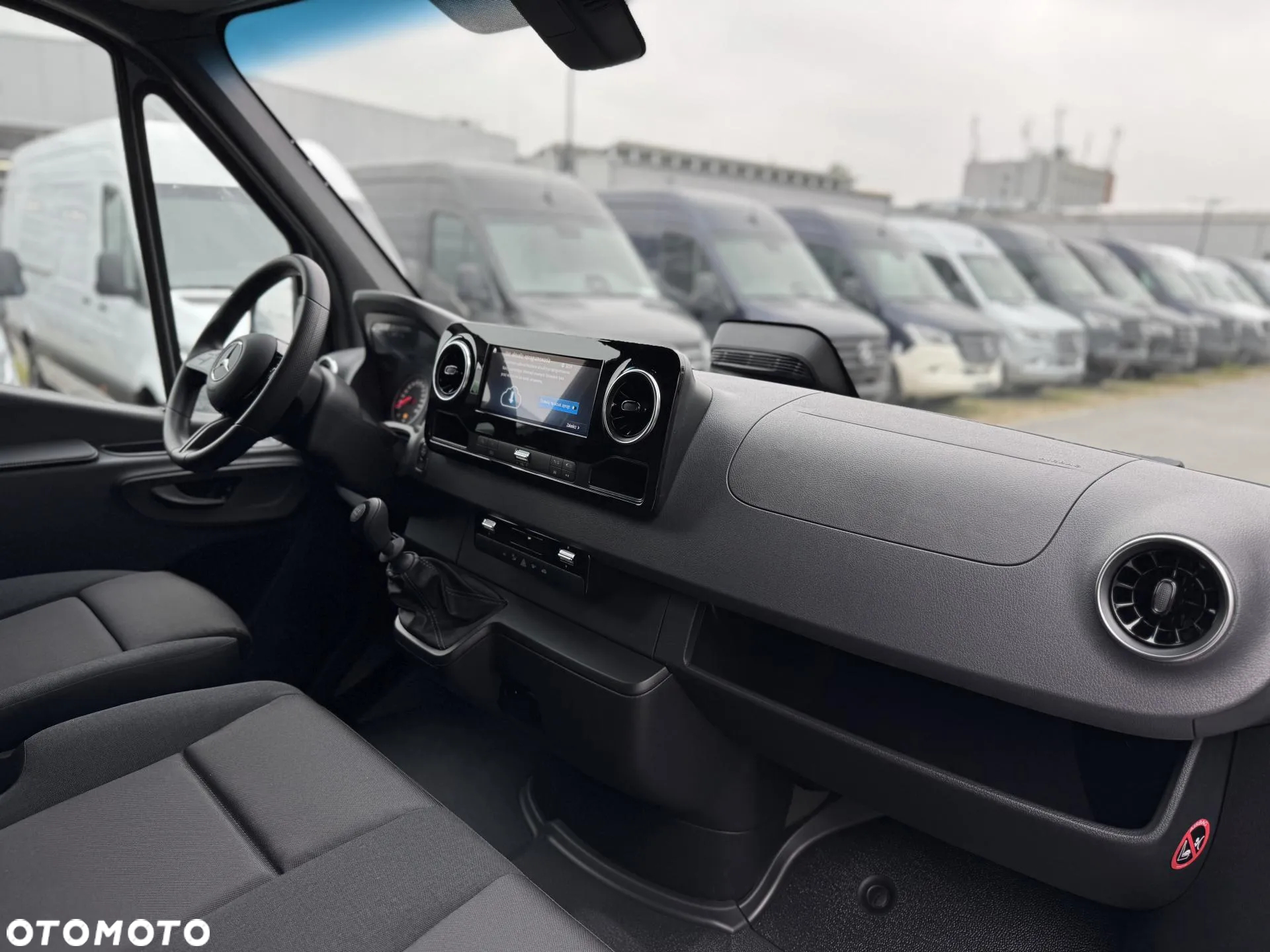 Mercedes-Benz Sprinter - 11