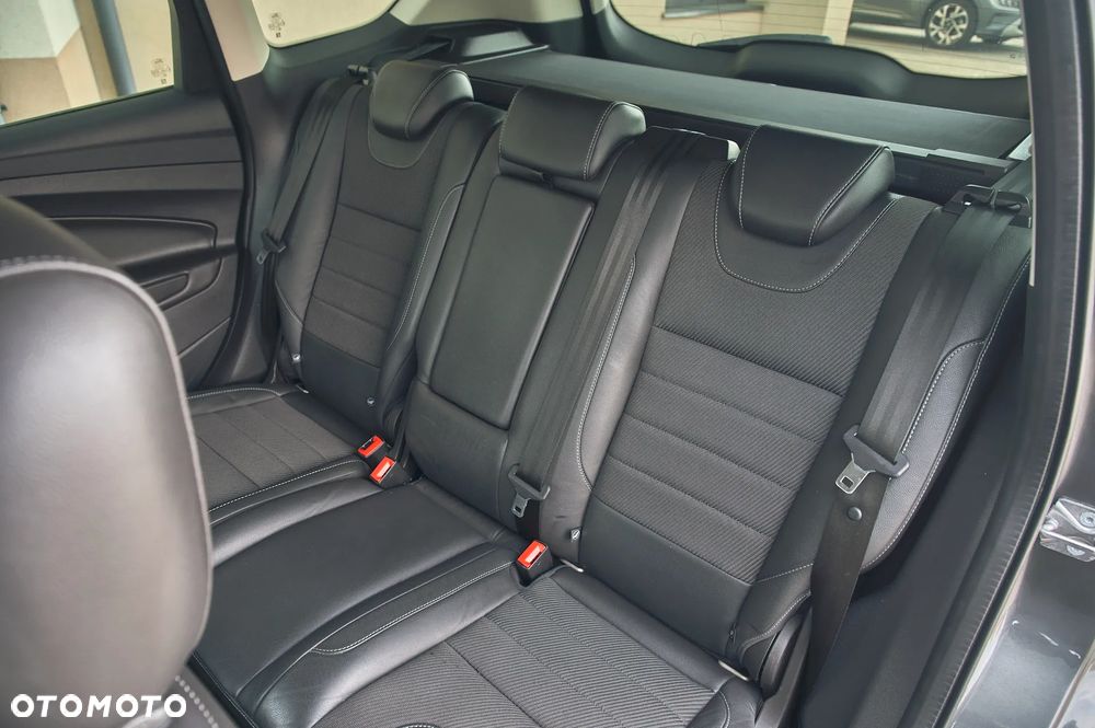 Ford Kuga 1.6 EcoBoost 2x4 Titanium - 24