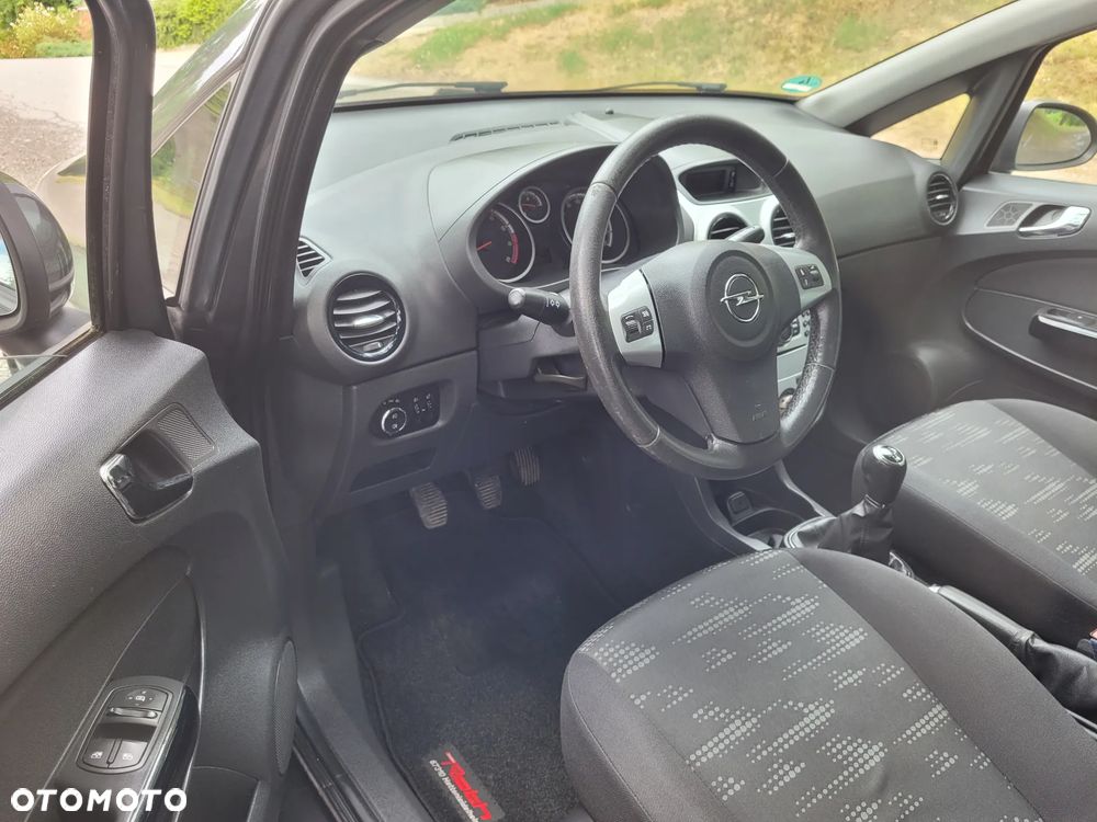 Opel Corsa 1.4 16V Satellite - 21